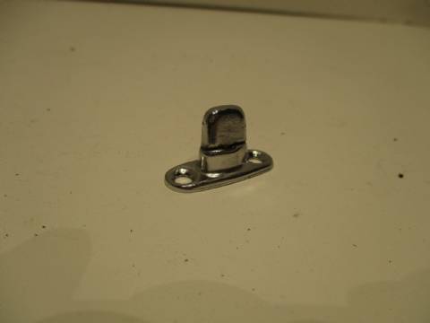 Twist lock for jack storage cover