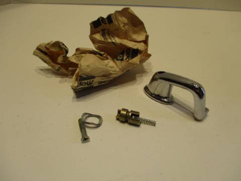 Left vent window handle and lock package