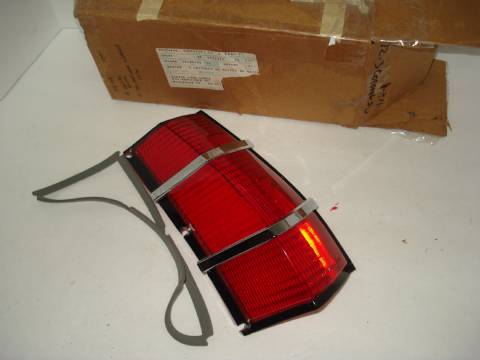 Coronet station wagon tail light lens and gasket