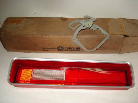 1972 Fury I & II right tail light lens and gasket