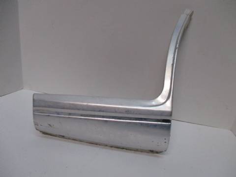 Left front fender forward lower moulding