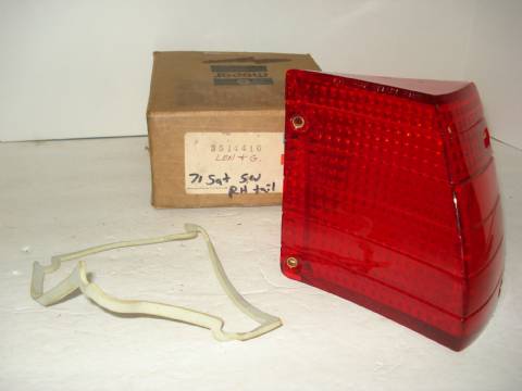 Wagon right taillight lens and gasket