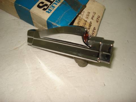 Left fender mounted turnsignal indicator assembly