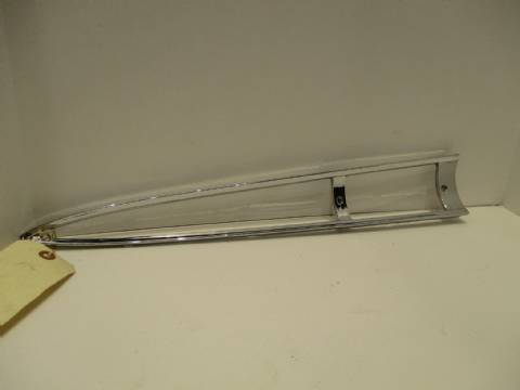 Left taillight bezel