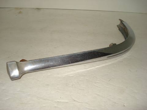 Right front eyebrow moulding