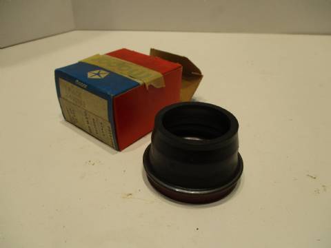 Standard transmission output shaft seal