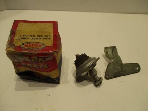 Carburetor dashpot and bracket