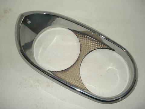 Right headlight bezel