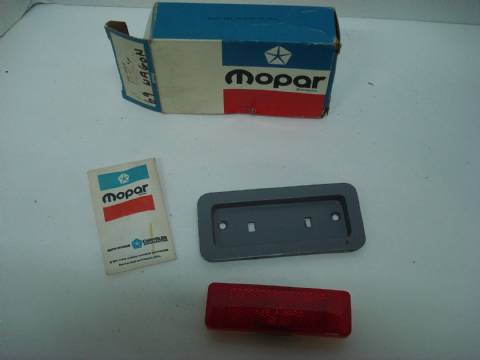 Rear sidemarker reflector and bezel