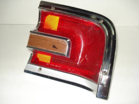 Right outer taillight assembly