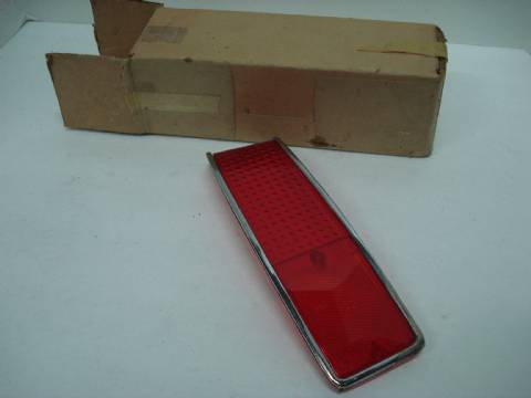 Left taillight lens and gasket