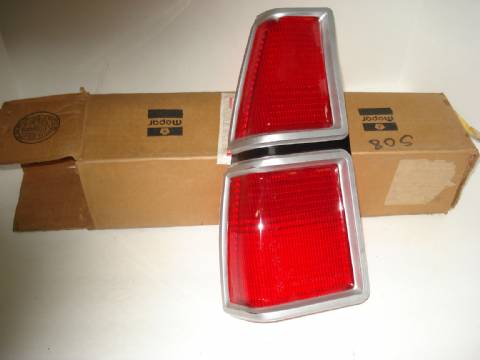 Left taillight lens and gasket