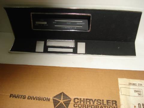 Center dash bezel/radio faceplate