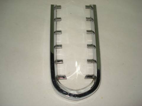 Left lower taillight bezel