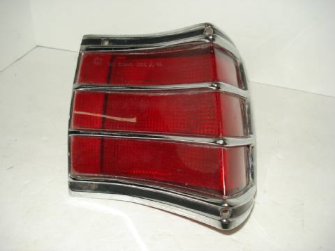 Right outer taillight assembly