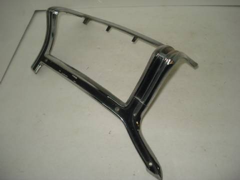 Right taillight bezel