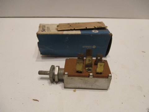 Fuel pump selector switch