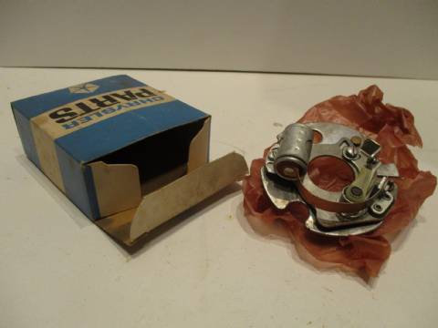 Distributor breaker plate