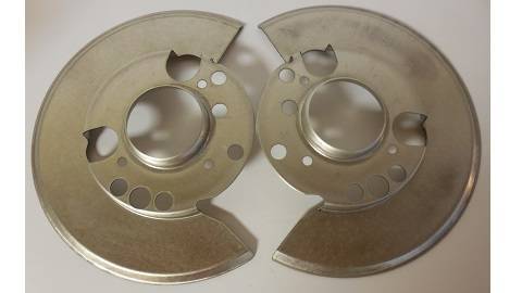 Pair of disc brake shields