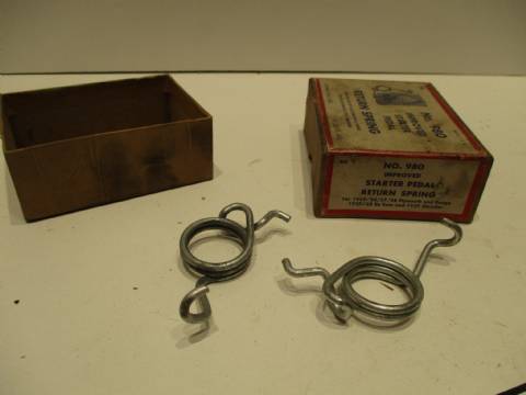 Package of 2 starter pedal return springs
