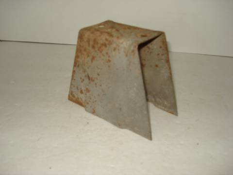 Backup light retainer