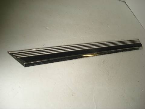 Left fender moulding