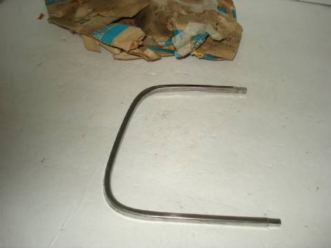 Right outer grille moulding