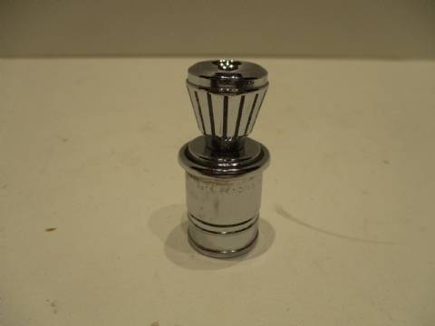 Cigar lighter element with knob