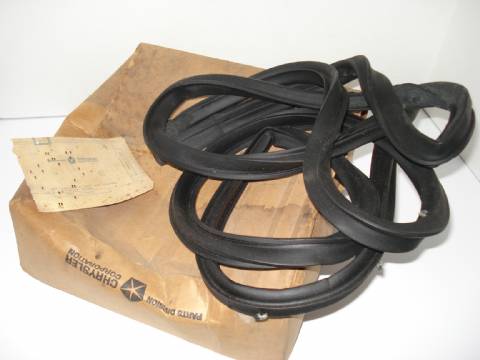 Right rear door weatherstrip