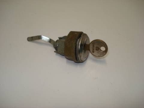 Trunk lock cylinder with key
